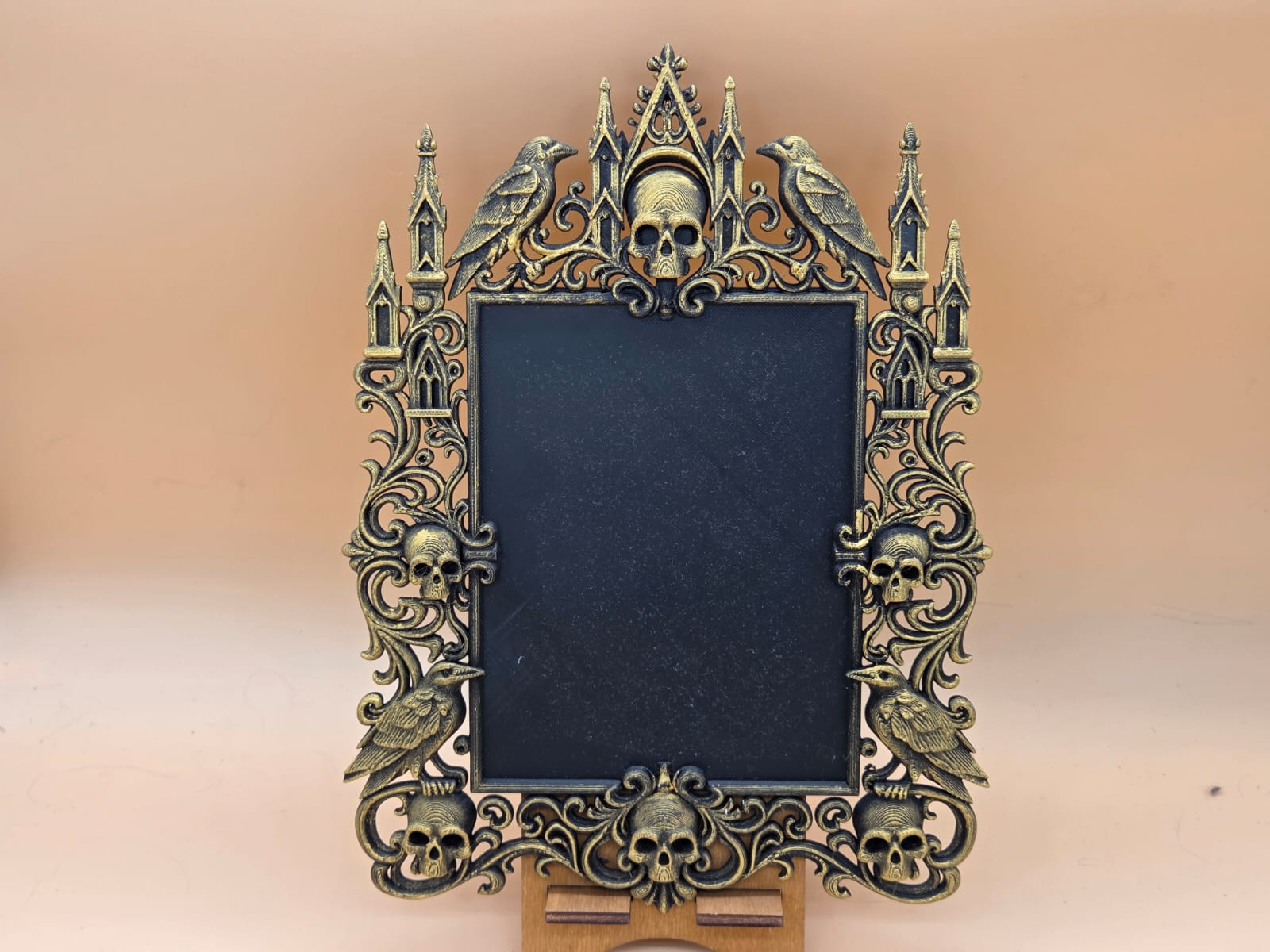 Gothic Skull Frame – Dekorativer Bilderrahmen