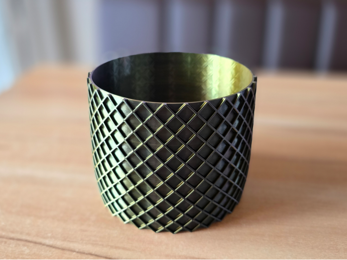 AURA Pflanzenübertopf 2 – Gold Edition