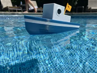 Chlor-ine Boat: Chlorine Dispenser for Pools