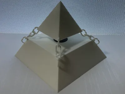 Floating Pyramid (Magnet)
