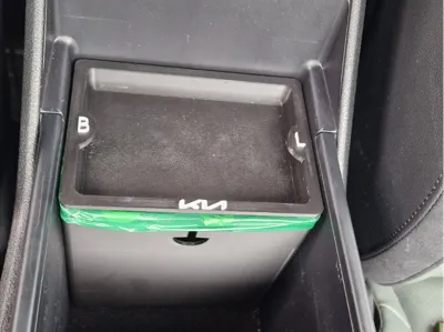 Kia Sportage armrest bin / trash can 2025