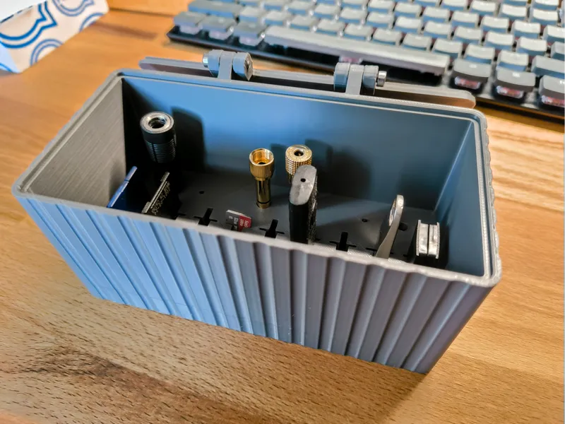 USB und SD Karten Organizer / Box