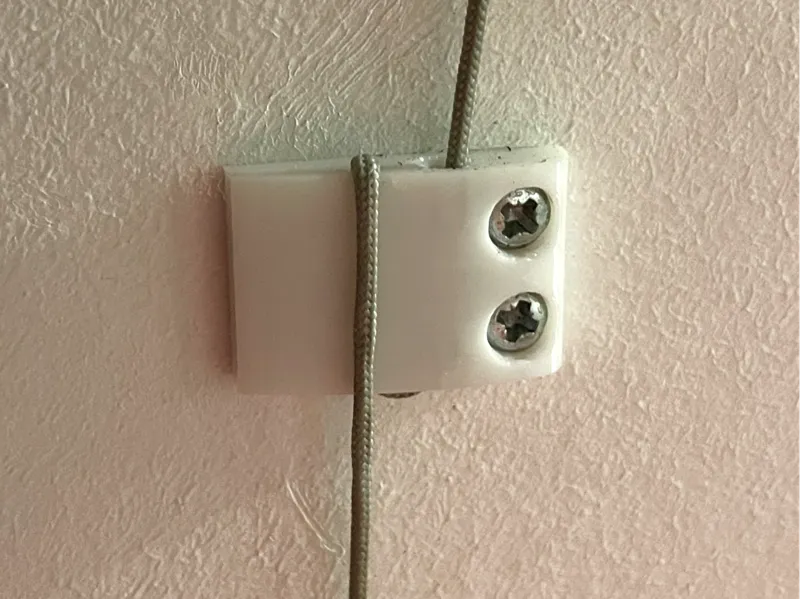 Schnurhalter Velux Netzmarkise