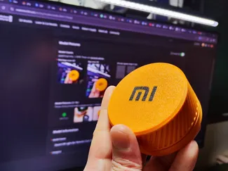 Xiaomi Mi Light Bar Remote Case: Good bye Sticky!