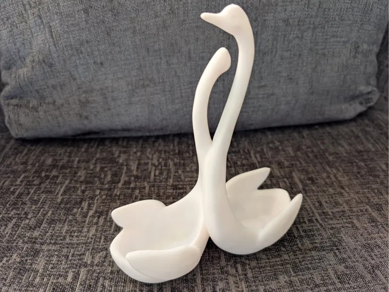 Swan couple table decoration