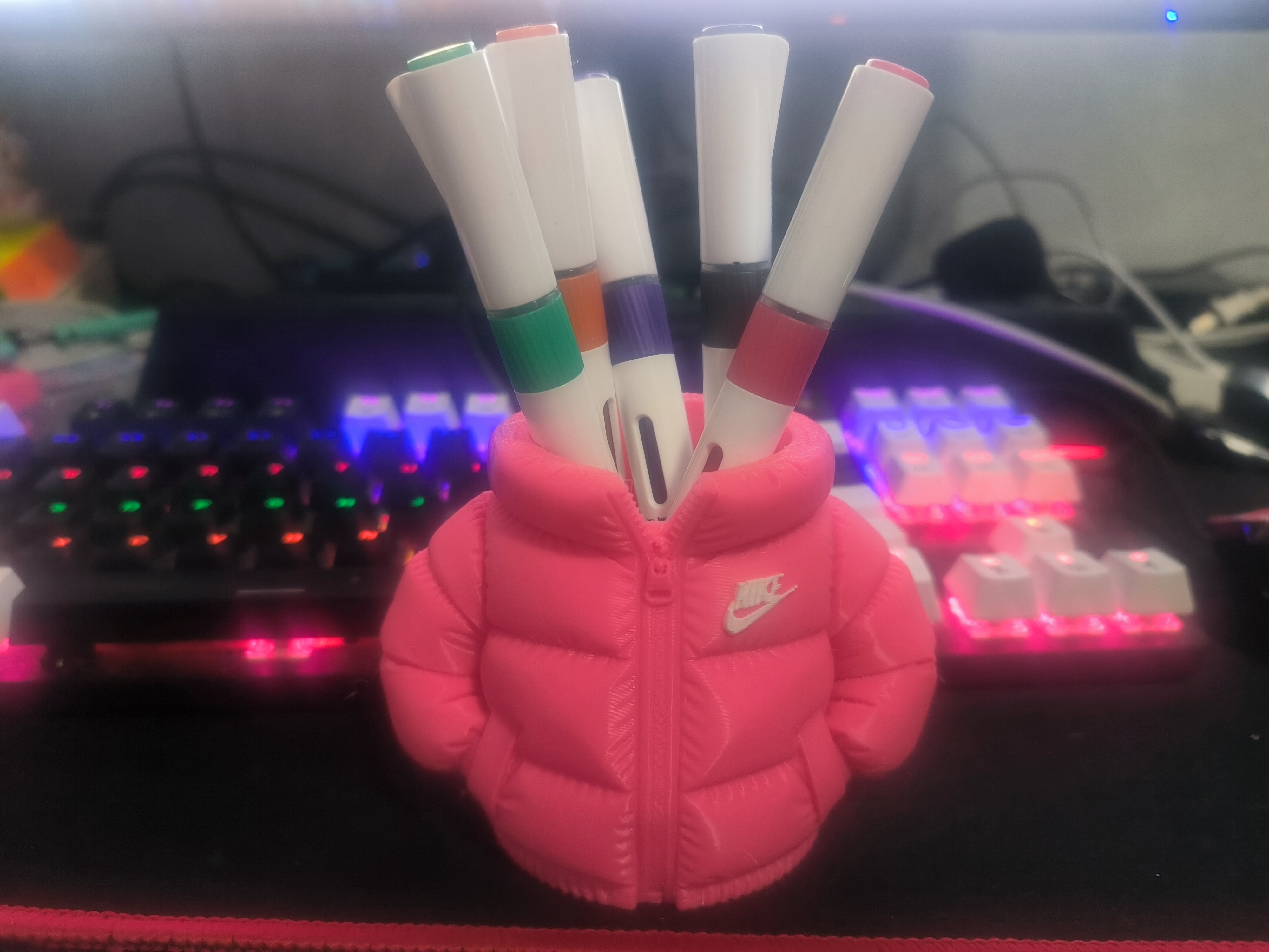 Miniatura 4 do modelo 3D 羽绒服笔筒（你的专属耐克）