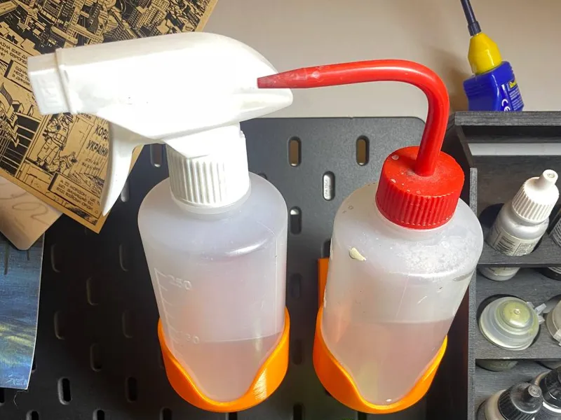 Skadis holder for 62mm squeeze bottle