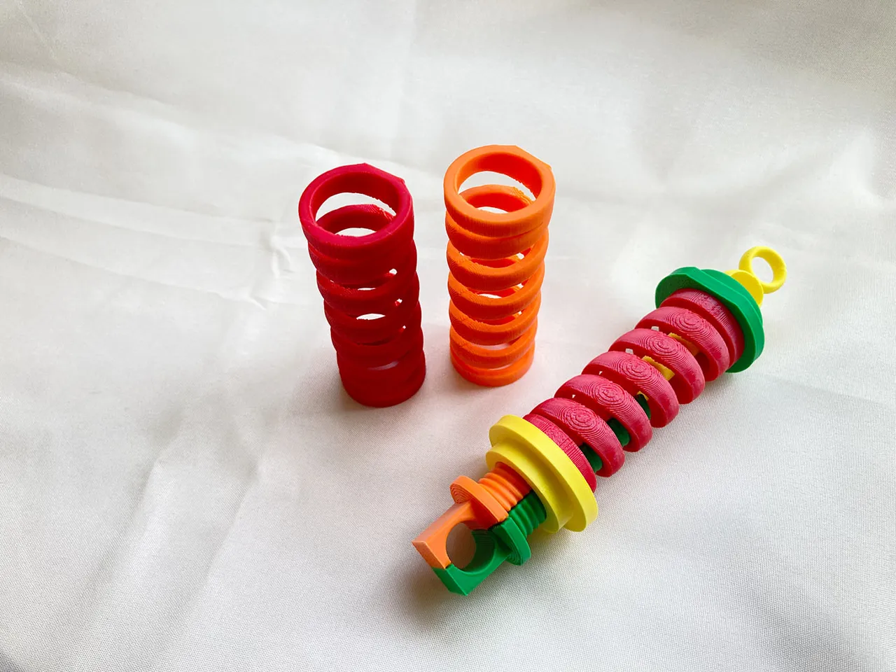 Suspension Keychain with 3D Printed Spring＿吉田工房 view 3
