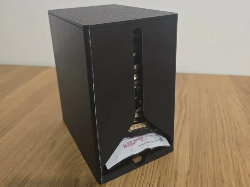 Cat food pouch holder / dispenser