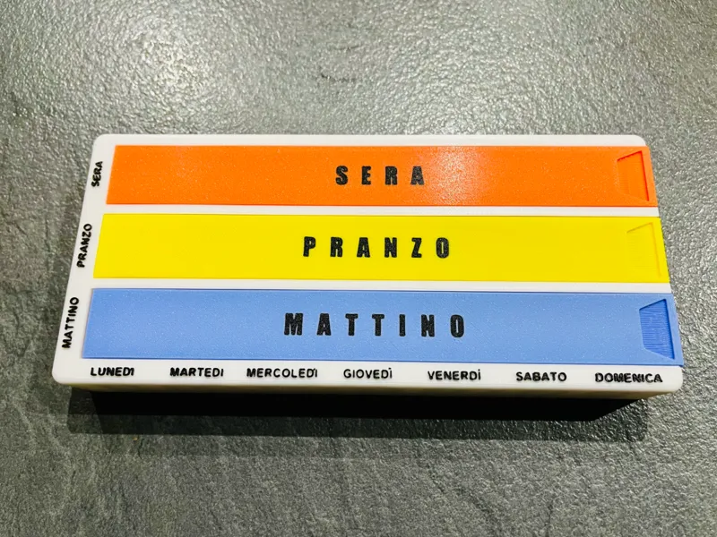 Scatola per pillole settimanale a 3 periodi (ITA)