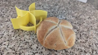 Kaiser bun stamp