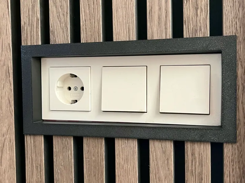 GIRA E2 WoodUpp cover 3 sockets