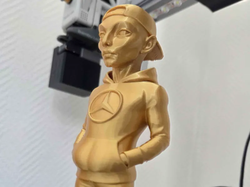 Alien Mercedes – Figurine 3D Streetwear