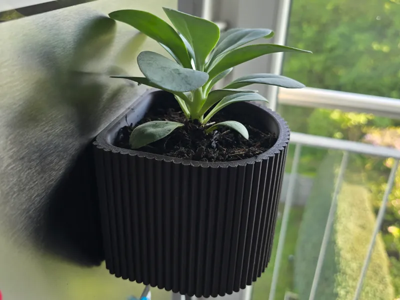 Magnetic Planter - Ribbed Minimalist Design