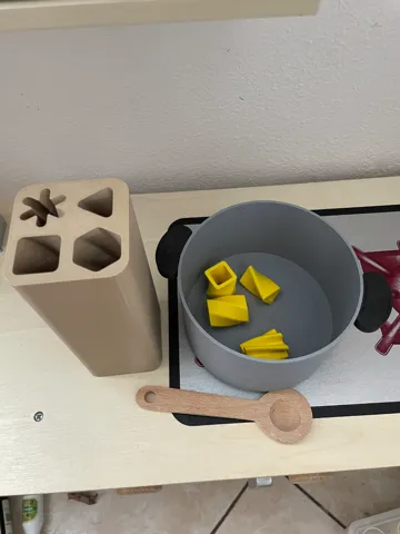 Objeto manipulable: Montessori twist fidget Pasta Sorter Kids Kitchen — vista de referencia 2