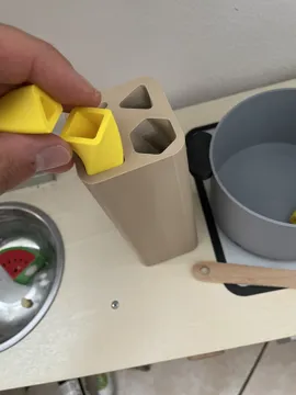 Objeto manipulable: Montessori twist fidget Pasta Sorter Kids Kitchen — vista de referencia 3