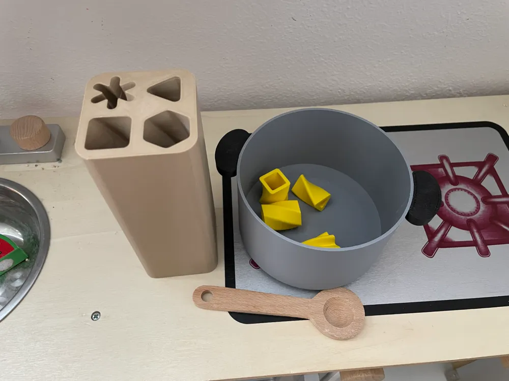 Objeto manipulable: Montessori twist fidget Pasta Sorter Kids Kitchen. Referencia del modelo original.