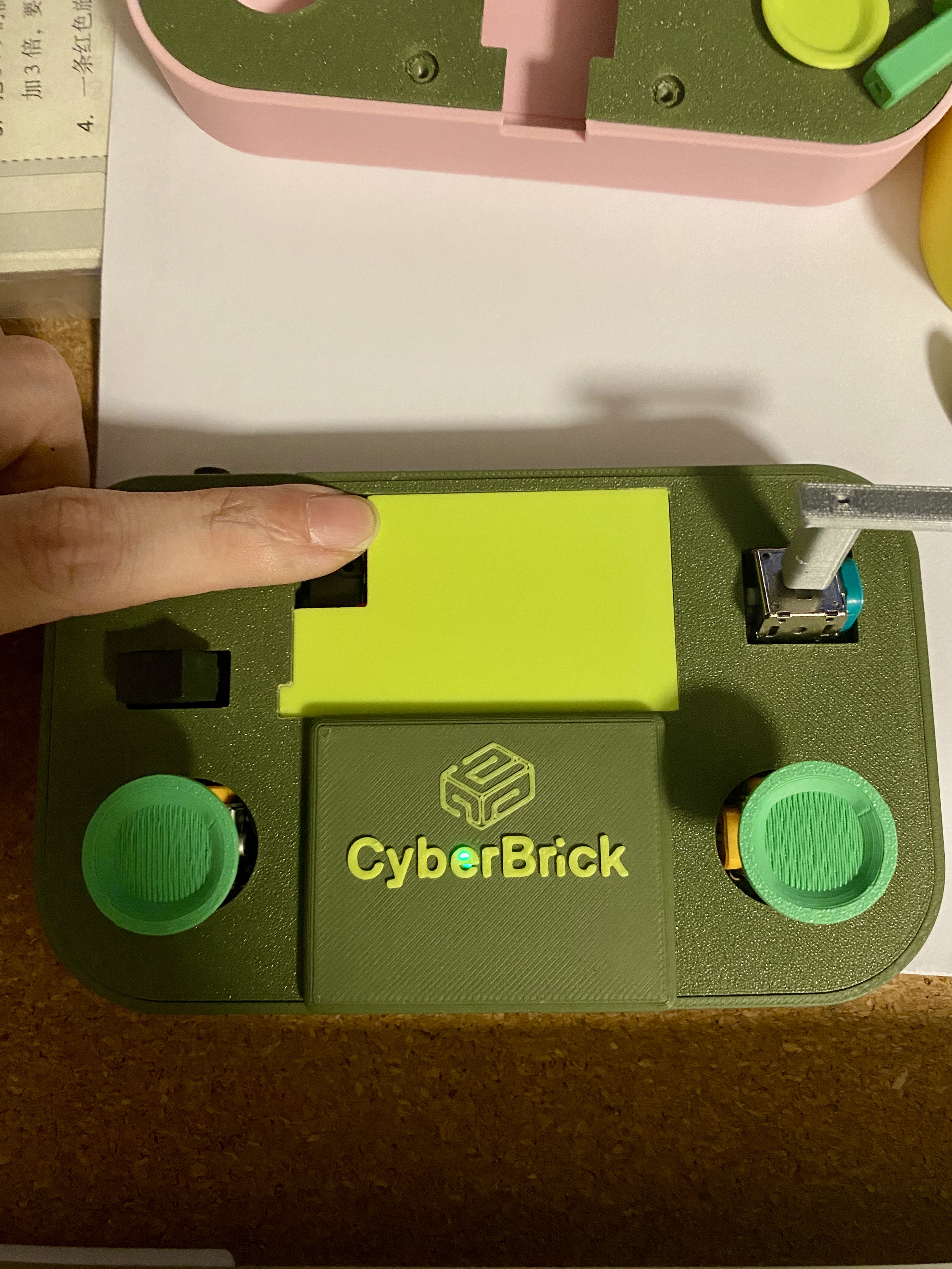Miniatura 2 do modelo 3D cyberbrick迷你遥控器 带大推杆 适用于叉车、卡车、足球车等大部分车型