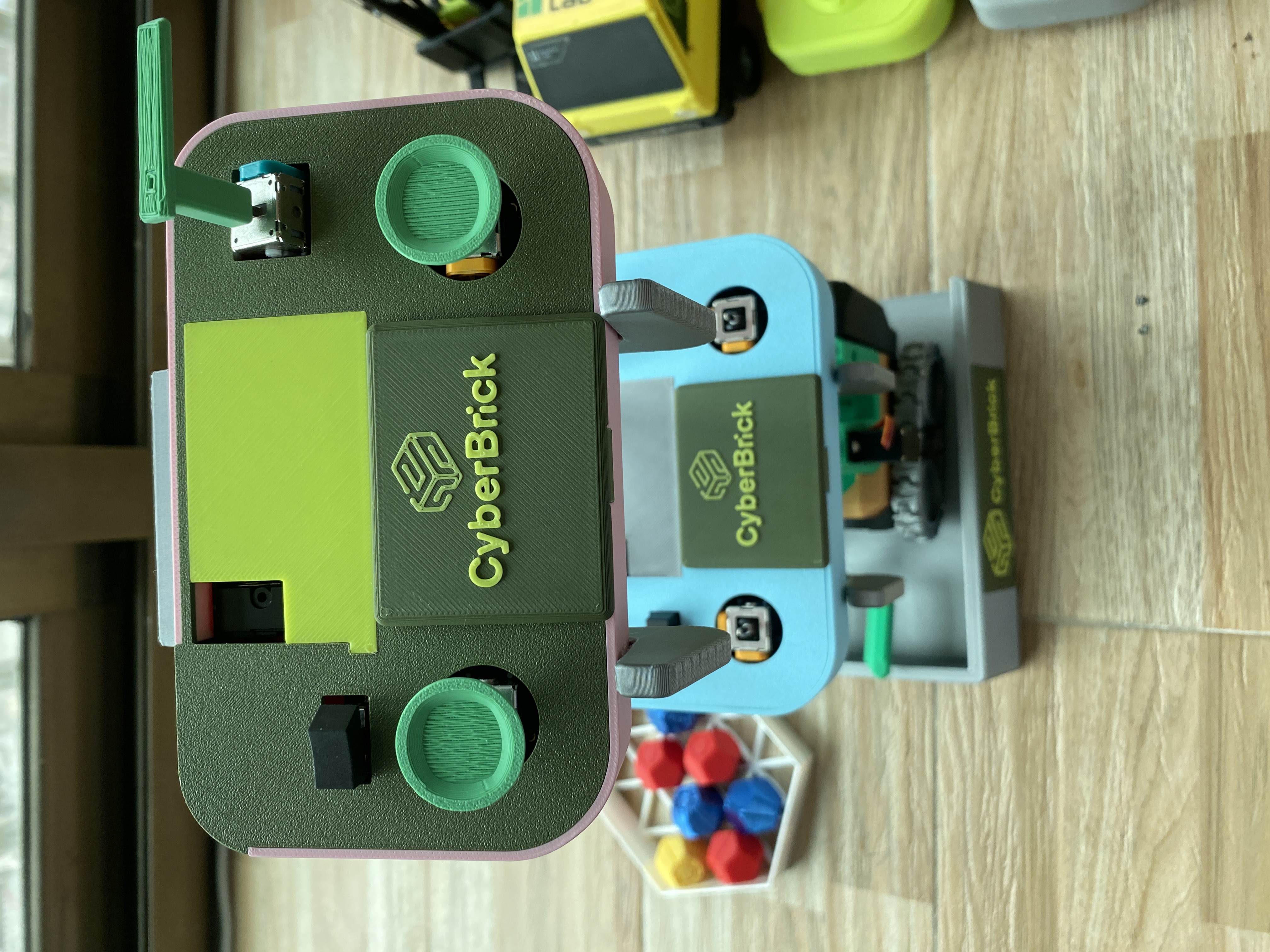 Miniatura 1 do modelo 3D cyberbrick迷你遥控器 带大推杆 适用于叉车、卡车、足球车等大部分车型