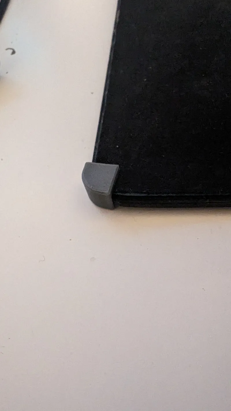 Corner guide for Logitech Powerplay mousepad