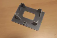 (Optional) Kartenhalter mit Stifthalter (Druckplatte 3)