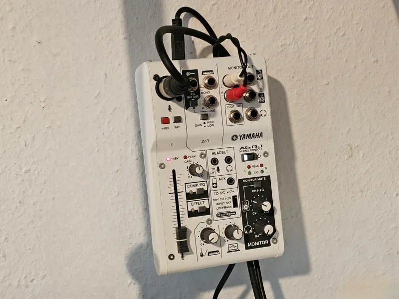 Yamaha AG03 Mixer wall mount PEGGIT