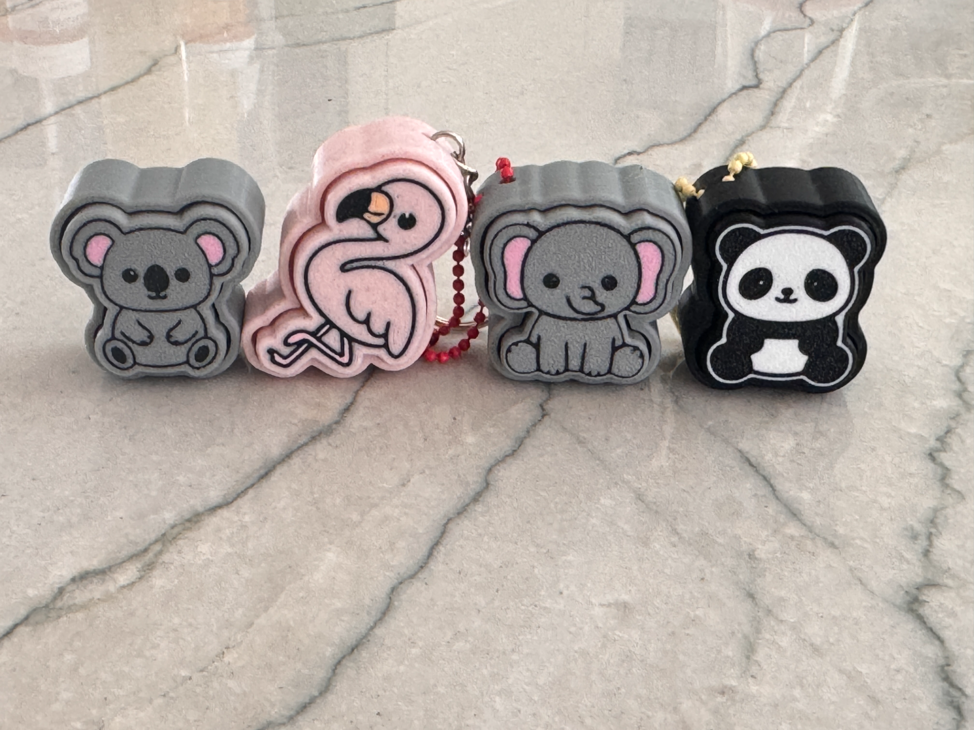 SET OF 4 CUTE ANIMAL FIDGET CLICEKRS + KEYCHAIN