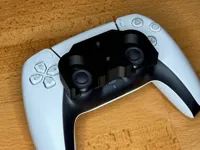 Support manette PS5 sous le bureau — photo 4