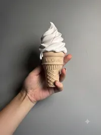 多色一盘端完整冰淇淋