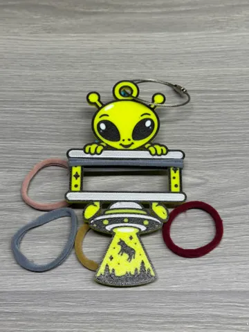 Accesorio para sujetar ligas de cabello: Alien Abduction Hair Tie Holder Keychain — vista de referencia 2