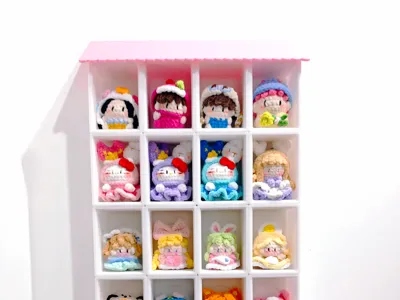 Infinitely expandable figure display shelf / wall-mountable / freestanding