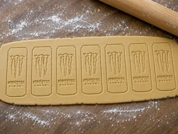 Modelo para impresión 3D: Cortante y sello + rodillo cookies Monster Energy — vista de referencia 5