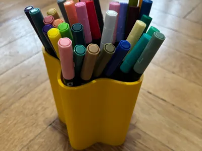 Pencil bucket with star motif