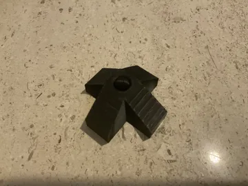 Objeto manipulable: Pocket Sized Anti-Gravity Cross Shaped Illusion — vista de referencia 3