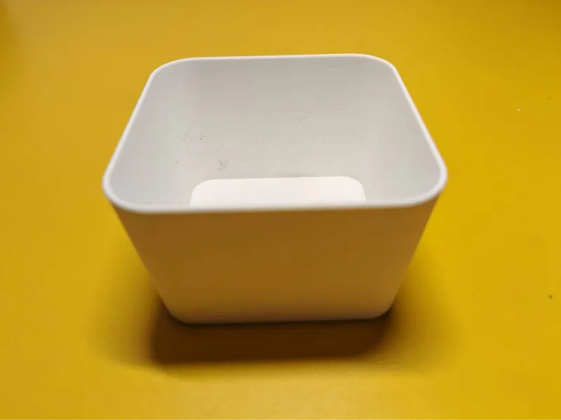 方形收纳盒（可做桌面小型垃圾盒，亦可打孔做小花盆）