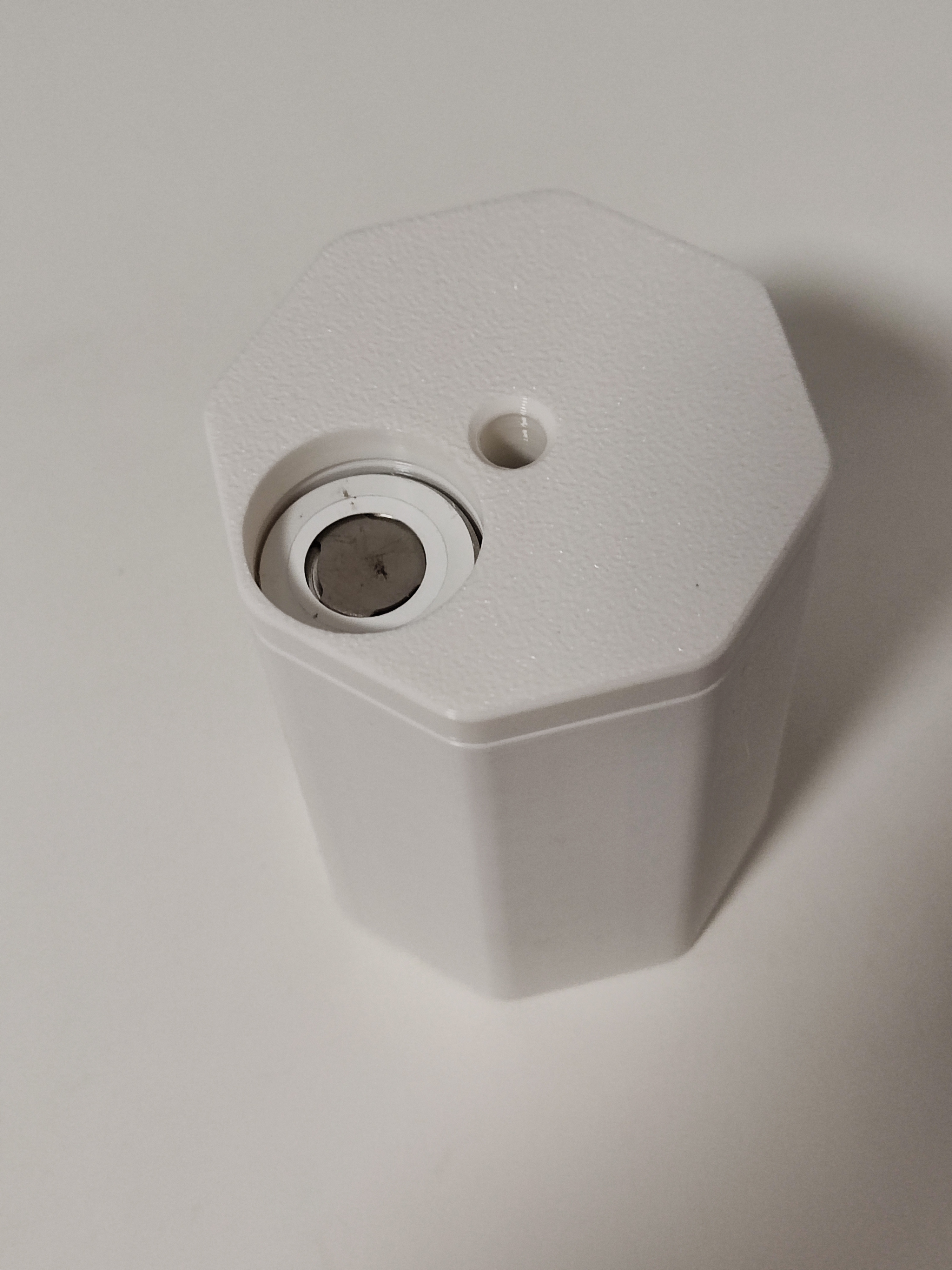 Miniatura 2 do modelo 3D 旋转盖子21700四节电池盒