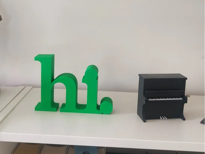 Hi. sign / inscription decoration