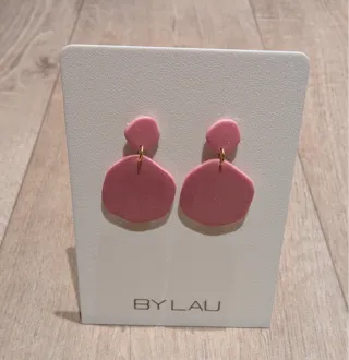 Earring presentation stand angeled