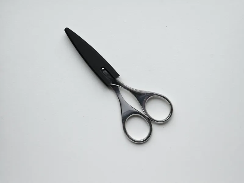 Protective cover for sewing scissors