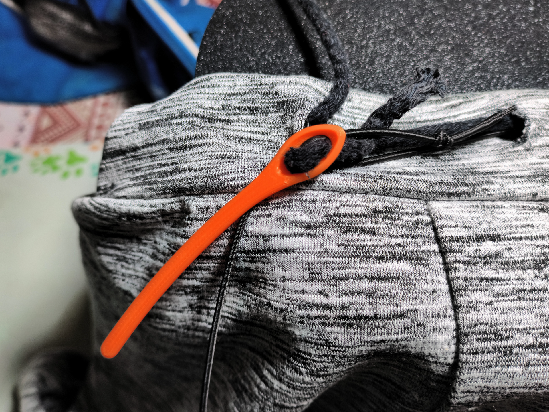 Pasador y Enhebrador de Cordón para Pantalón