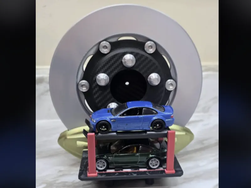 Wall/Desk diecast display with lift 2 car 1:64