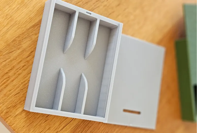 Needle box