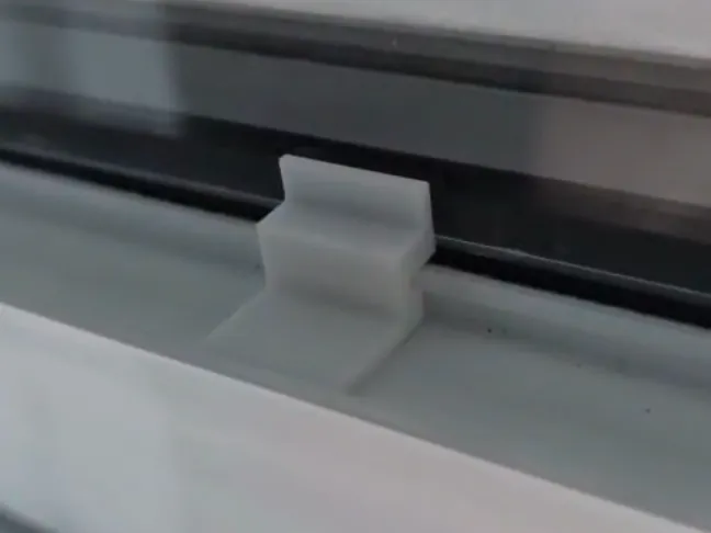 Plexiglas Halter für Fenster