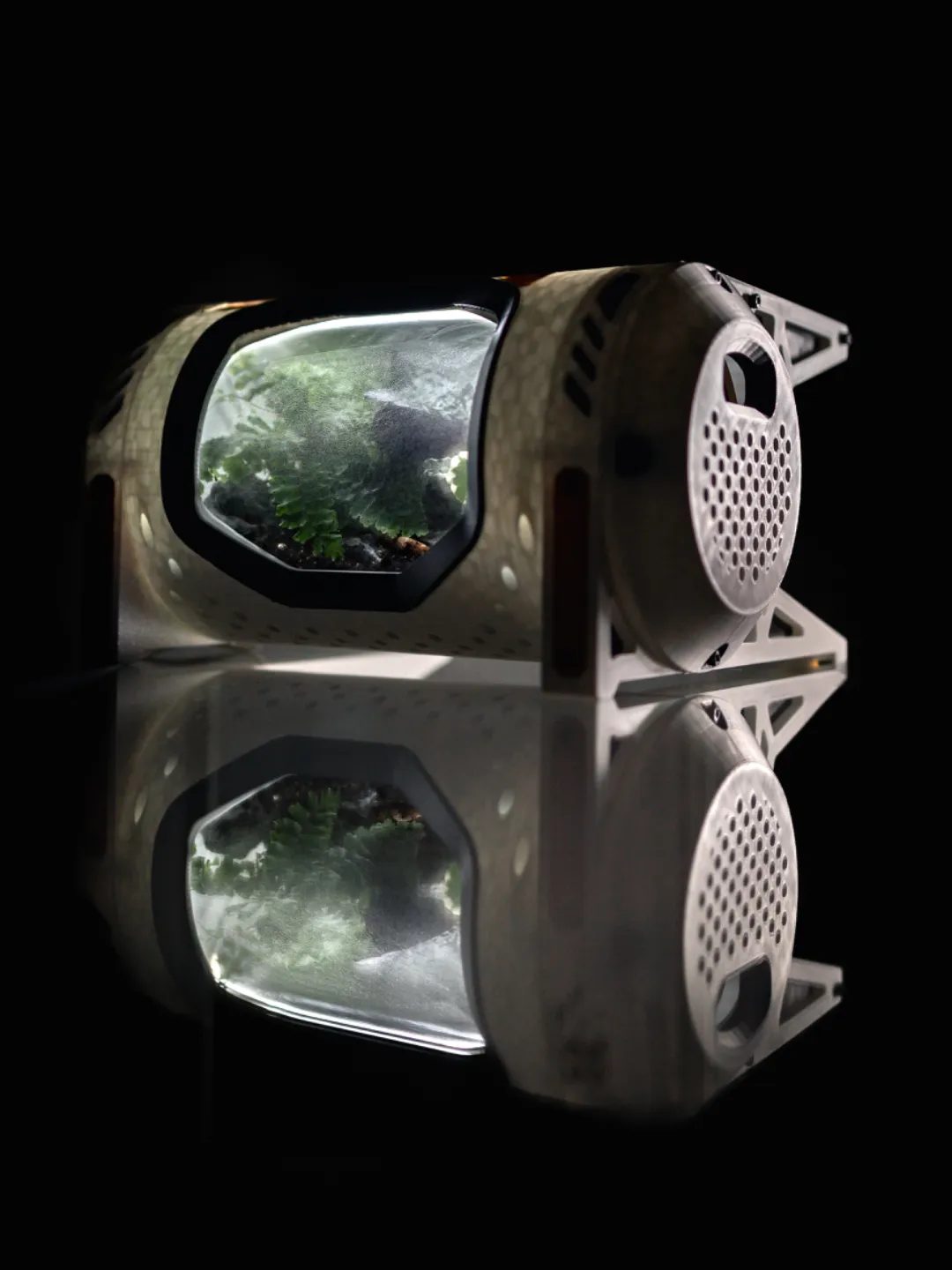 Spaceship Terrarium Monitor Riser view 4
