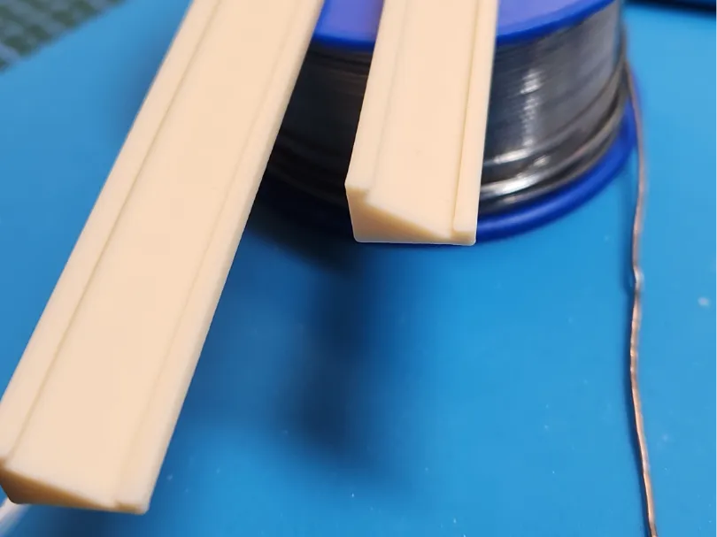 Profilé LED à glisser pour étagère (angle 30°)