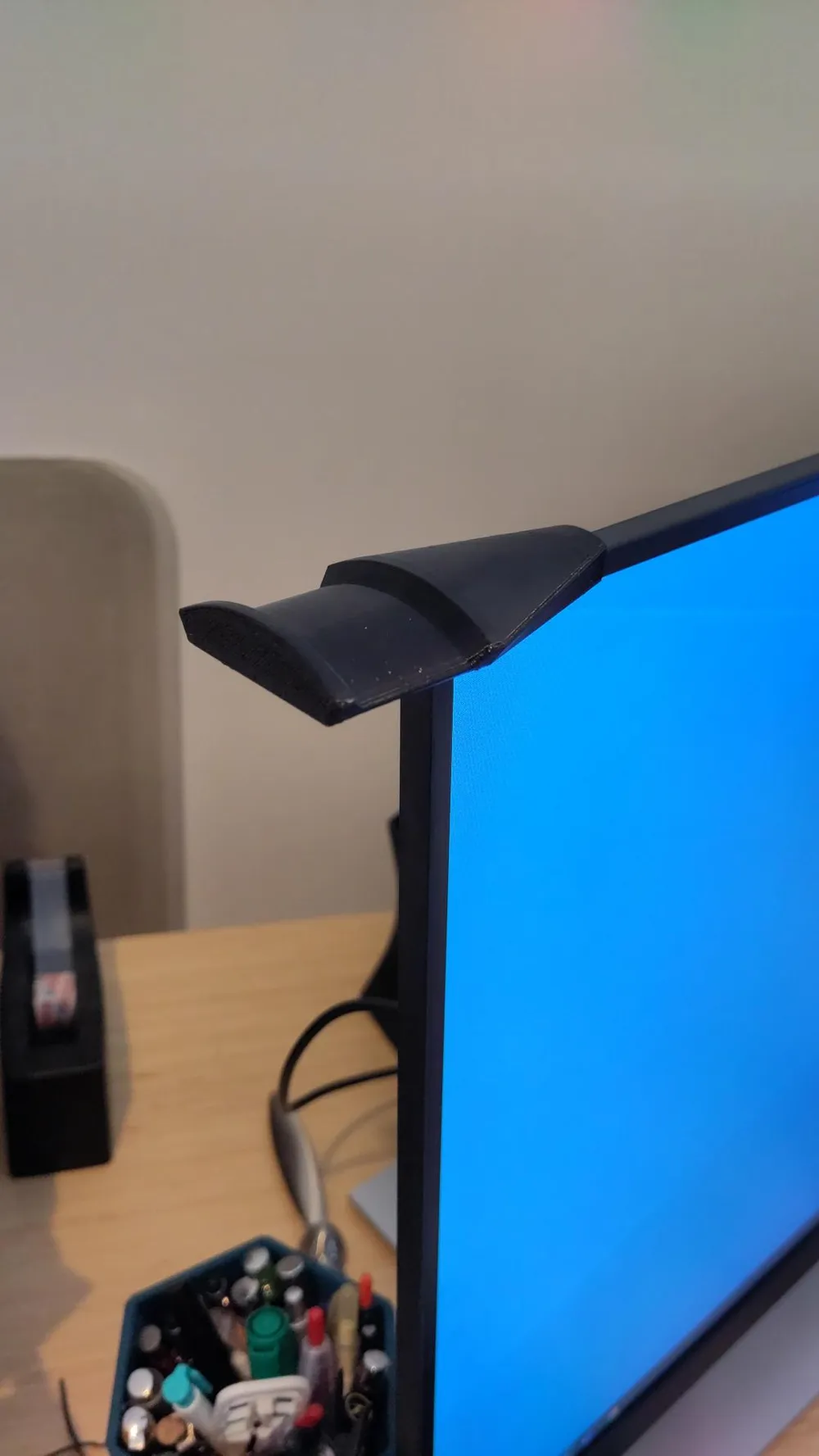 Clipon Monitor Headphone Holder by Alex and Tonic 3D MakerWorld