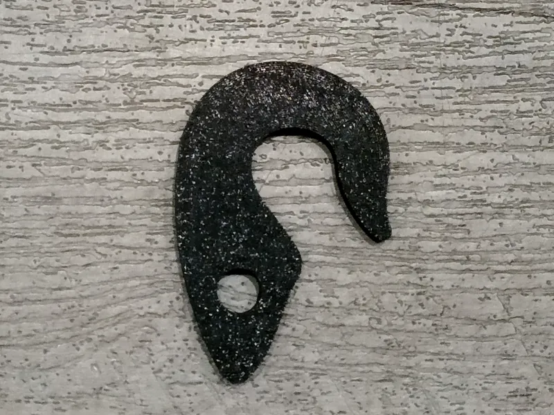 Hook for canvas or elastic rope
