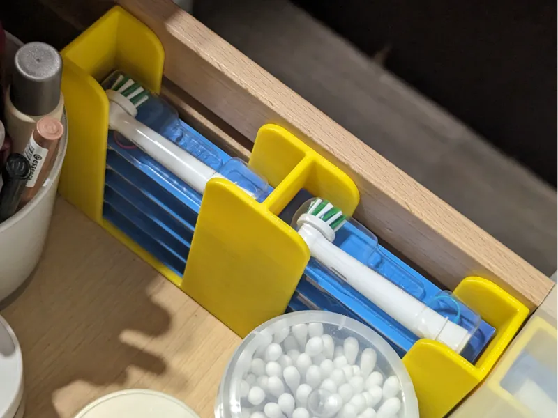 ORAL B TOOTHBRUSH HEADS HOLDER