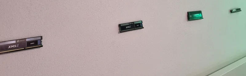RAM_wall_holder