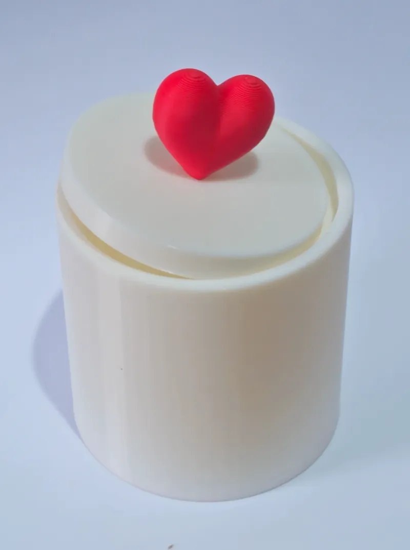 Cute storage pot with heart handle!